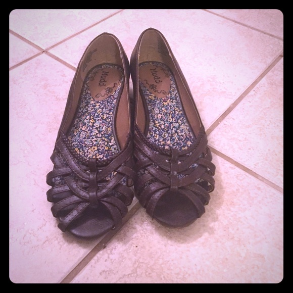 Flats - Picture 1 of 2