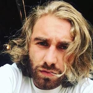 Meet your Posher, Dominic