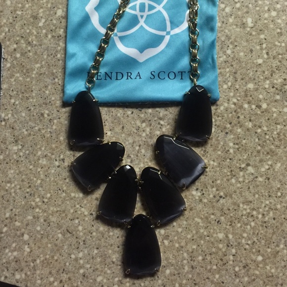 Kendra Scott necklace