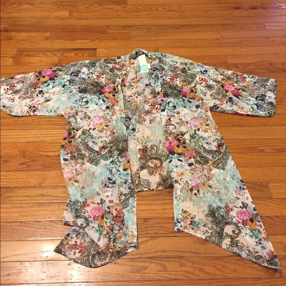 Paradigma Gwenifer Kimono