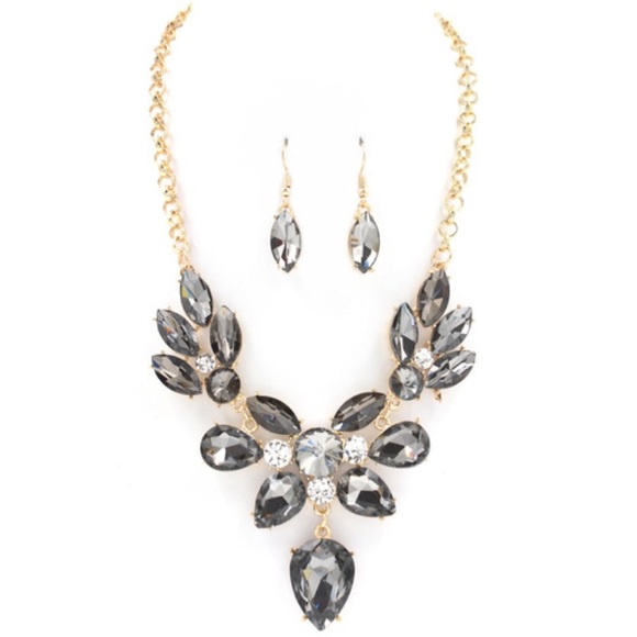 Black teardrop stone cluster necklace set