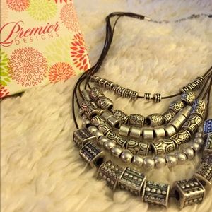 Style Center Necklace