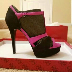 Guess "Korrine2" t-strap Suede heel