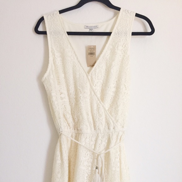 SOLD. AE Cream Lined Lace Romper - Picture 2 of 4