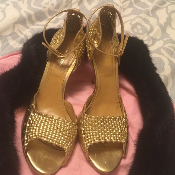 👑 Gold BCBG Sandals 👑