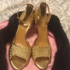 👑 Gold BCBG Sandals 👑