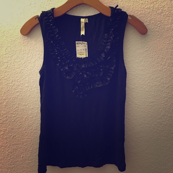 NWT 💕 Flower ruffle top