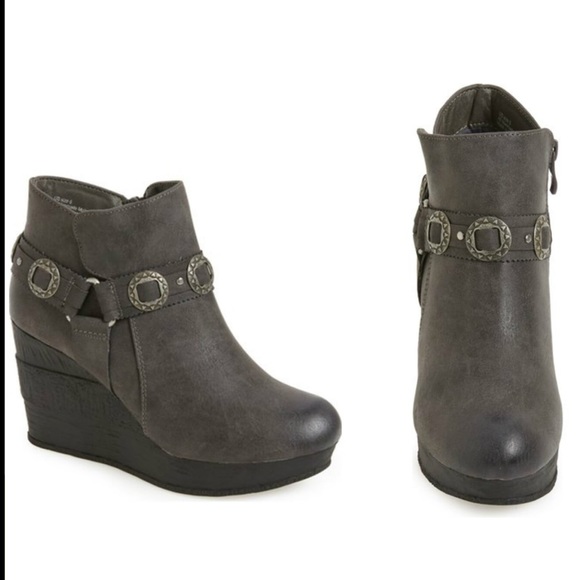 SEE NEW LISTING (SOLD) -Sbicca Brigit Wedge Bootie - Picture 4 of 4