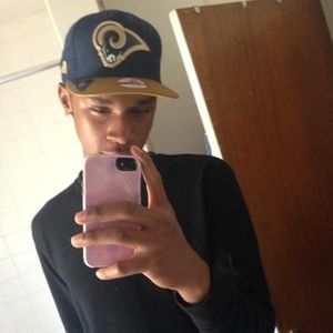 Meet your Posher, Dennis