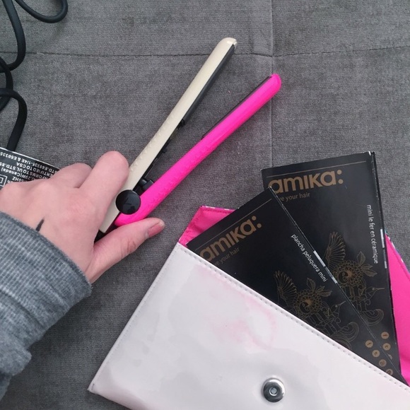 Amika Mini Hair Styling Flat Iron 💁🏻