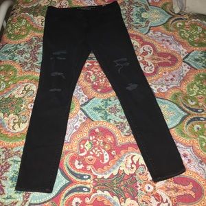 Black distressed jegging