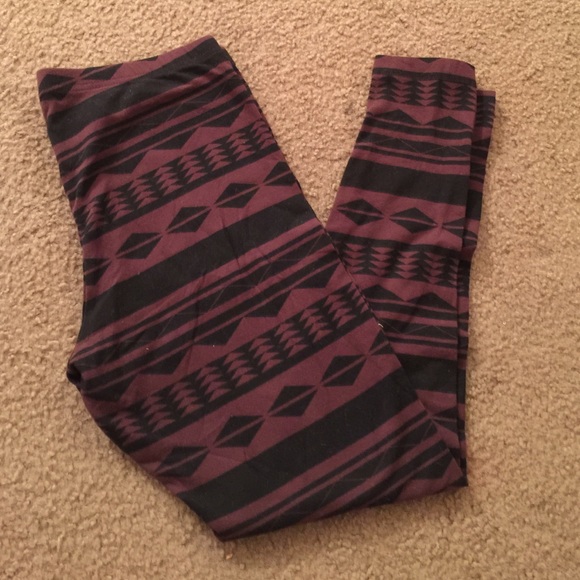 Cute black and maroon leggings.