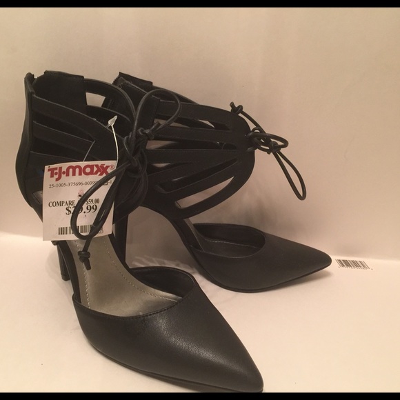 BCBGeneration Shoes - BCBGeneration NWT 6-1/2 size shoes