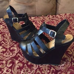 Black Wedges