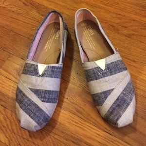 Tom's Women's Canvas Classics Size 5.5
