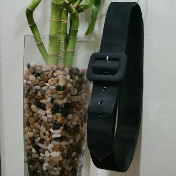 Black square buckle belt