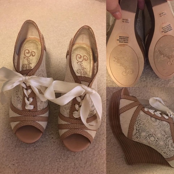 Seychelles Bow & Lace Wedges