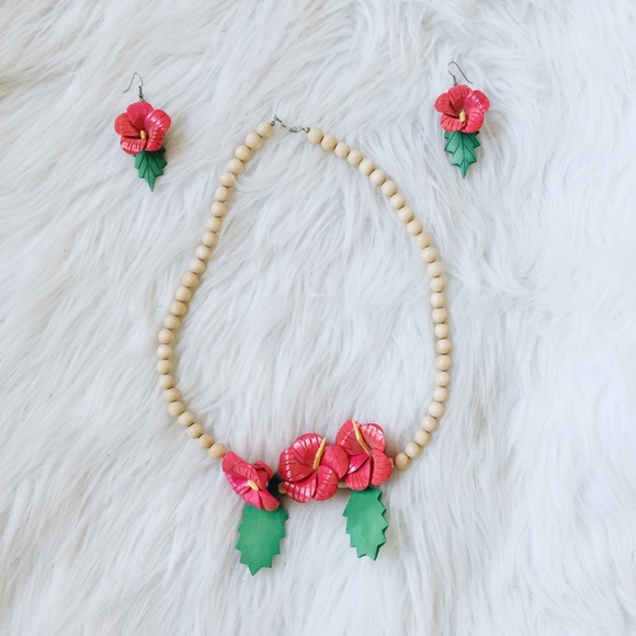 Vintage Carved Wood Hibiscus Jewelry Set
