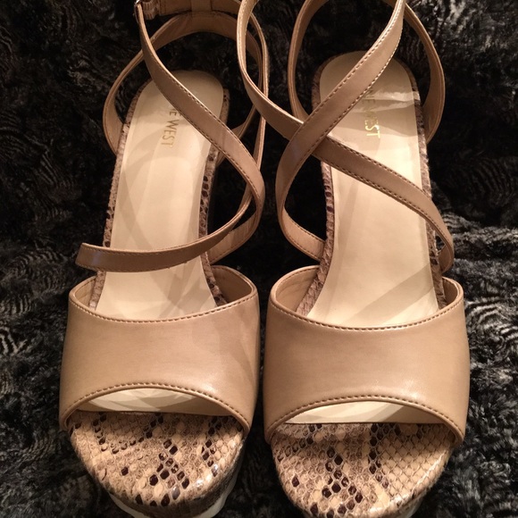 Nude and snakeskin 5" Wedges - Picture 2 of 3