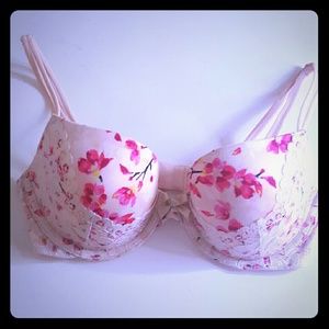 32D Victoria's Secret Very Sexy Demi Bra