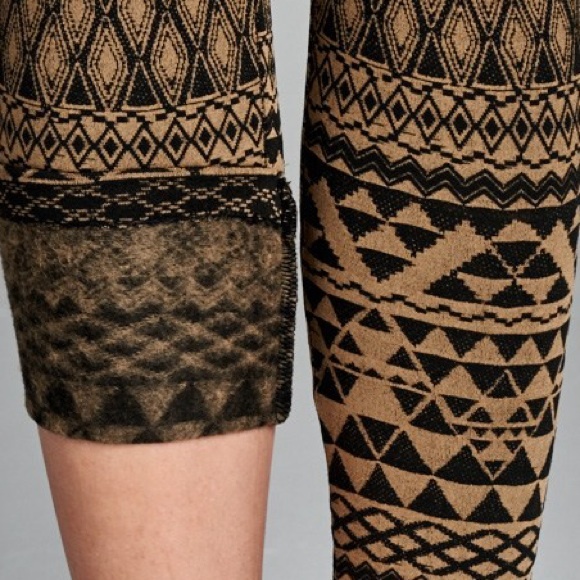 💄Black & Gold Aztec Fleece lined Leggings! - Picture 4 of 4