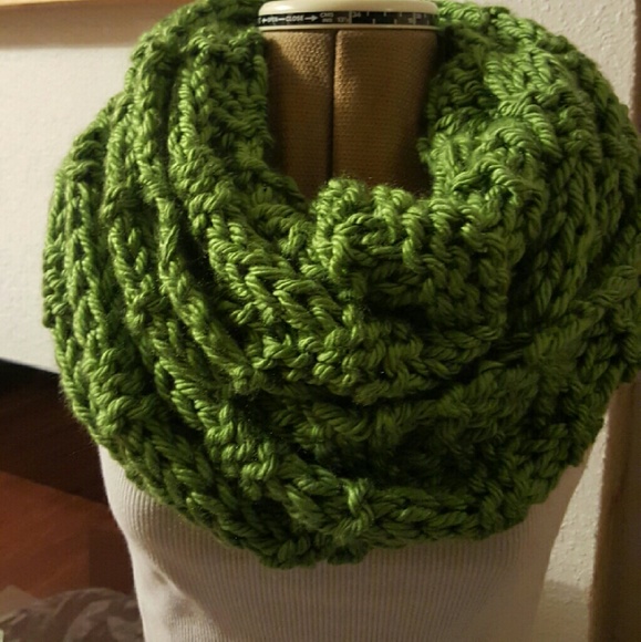 Beautiful Green Infiniti Scarf.