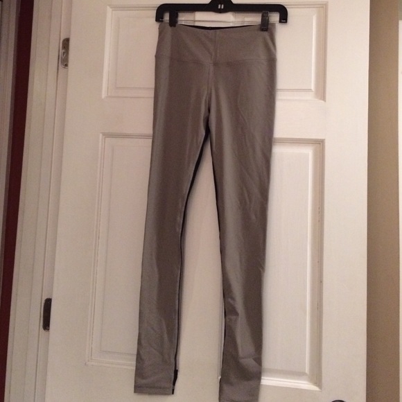 Victoria's Secret Pants - Victoria Secret Knockout Stirrup yoga workout pant
