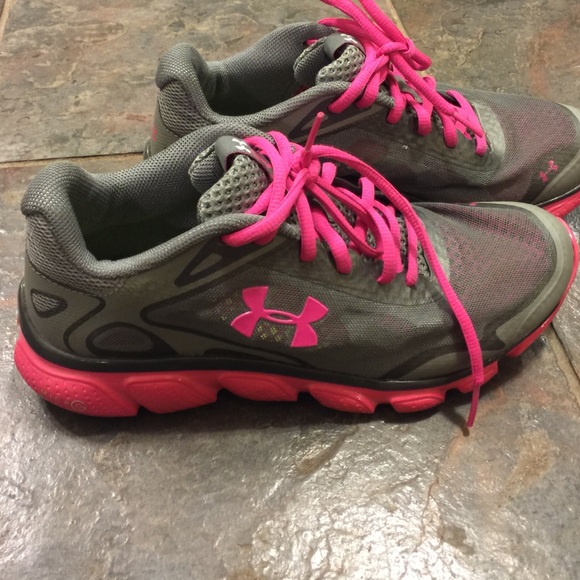 Womens UA running shoes