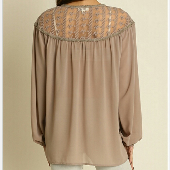 β¨LAST β¨Front Tie BLOUSE - Picture 2 of 2
