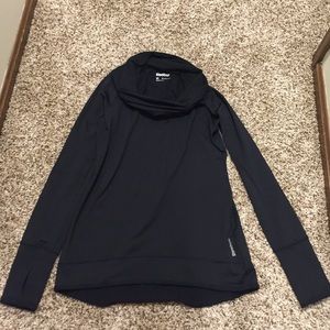 Crowl neck reebok shirt