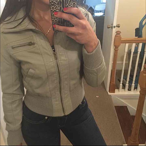 Like new gray jacket ambiance apparel - Picture 1 of 4