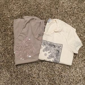 2 old navy tees!