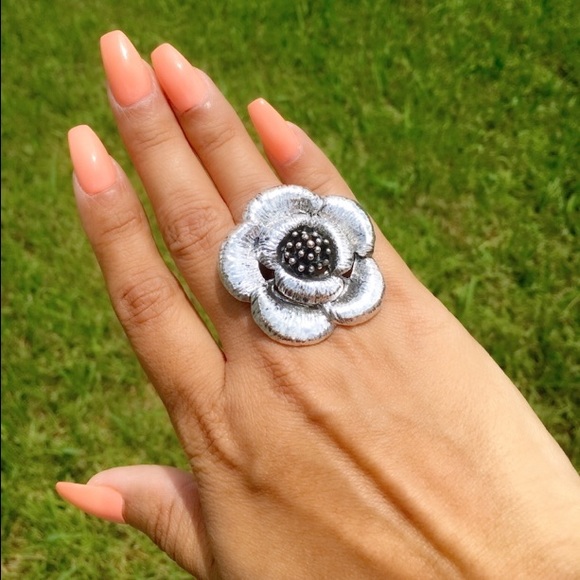 ✨Silver Flower Ring✨