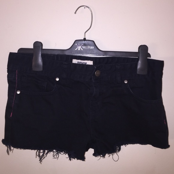 Sweet&Sexy black jean shorts with pink embroidery