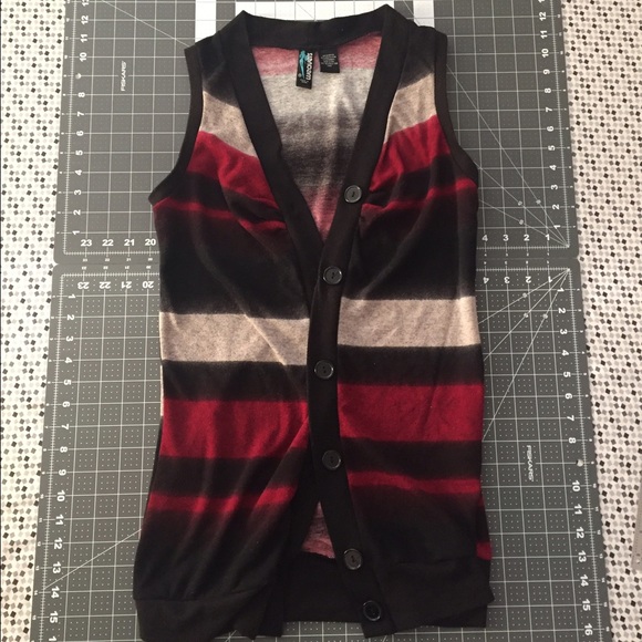 Weaver's Striped Black and Red Vest in Size Medium
