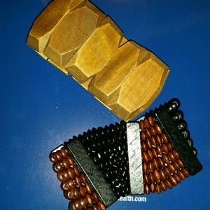 Set of 2 wooden bead bracelets