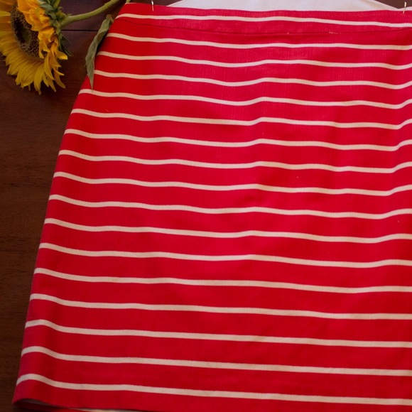 🔹Banana Republic Stripped Pencil Skirt🔹