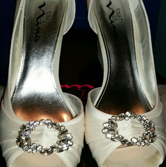 White wedge dress shoes w/ gem embelishment