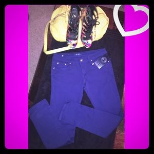 ✨Brand NWT Blue Skinny Jeans w/Rhinestone buttons✨