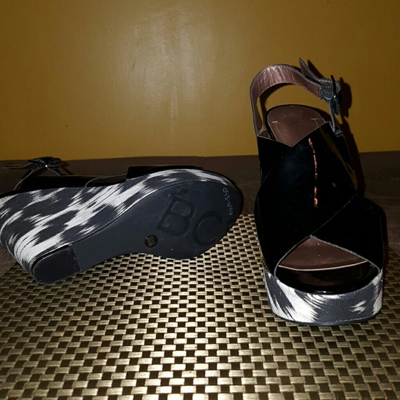 black patent leather and black and white pattern w - Picture 3 of 4