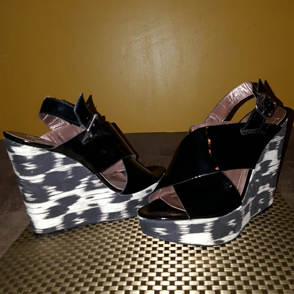 black patent leather and black and white pattern w - Picture 4 of 4