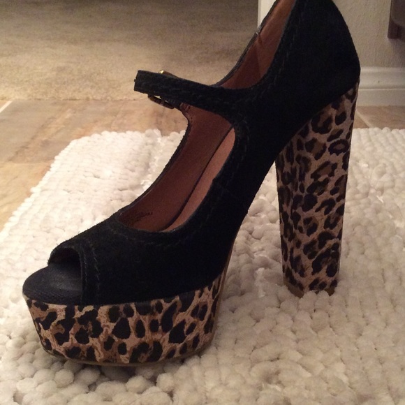 Lucky Brand Platform Pump