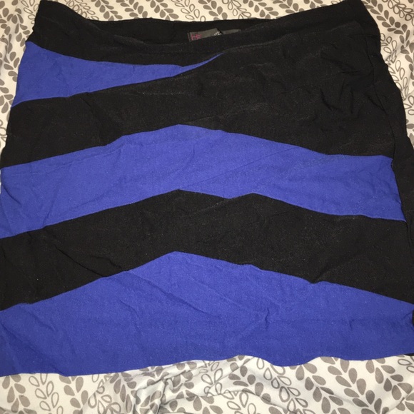 Large blue & black striped stretchy mini skirt