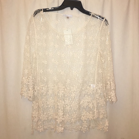 Flower cut-out top
