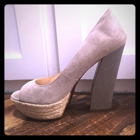 Boutique9 Block Heel Peep toe Pump