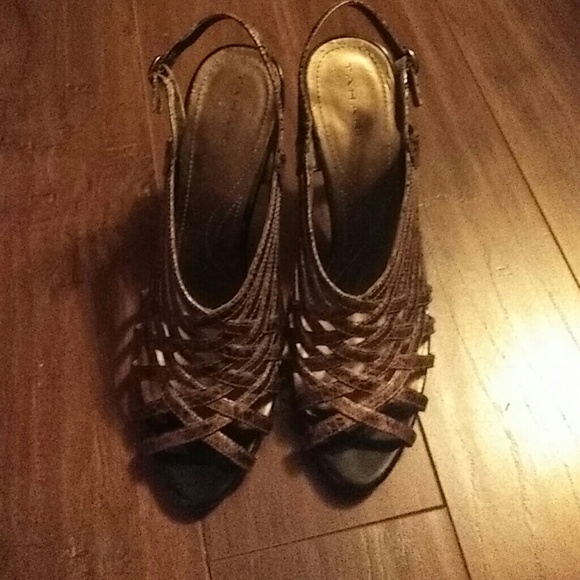 Tahari Sandal