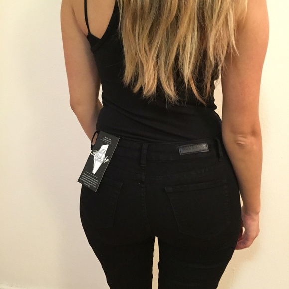 •LAST ONE• Black Distressed Skinnies - Picture 3 of 4