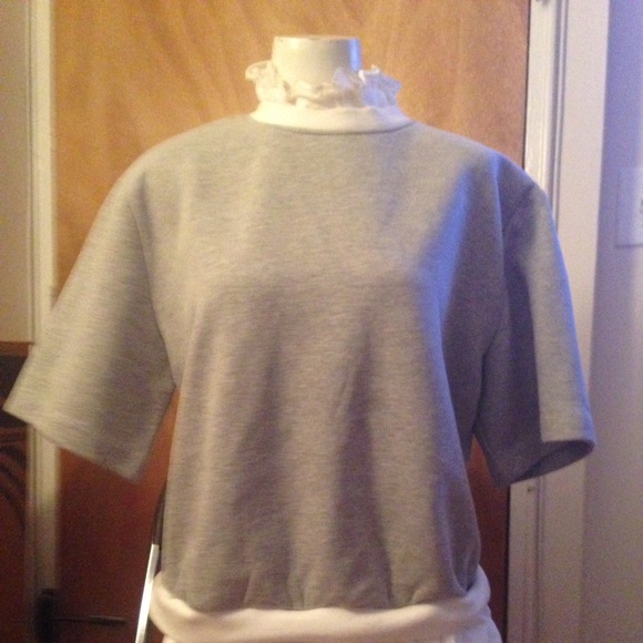 Pullover sweatshirt.