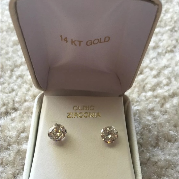 14k Gold Round Cubic Zirconia Stud Earrings