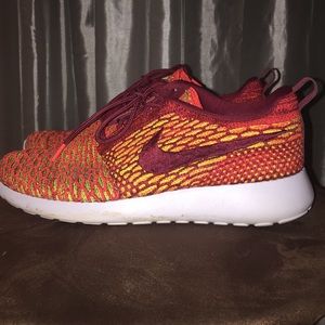 Roshe Flyknit Red